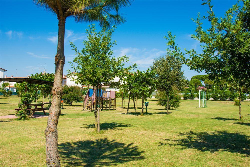 Aparthotel Costa Paradiso Lido Adriano Exterior foto