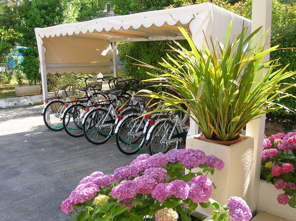 Aparthotel Costa Paradiso Lido Adriano Exterior foto