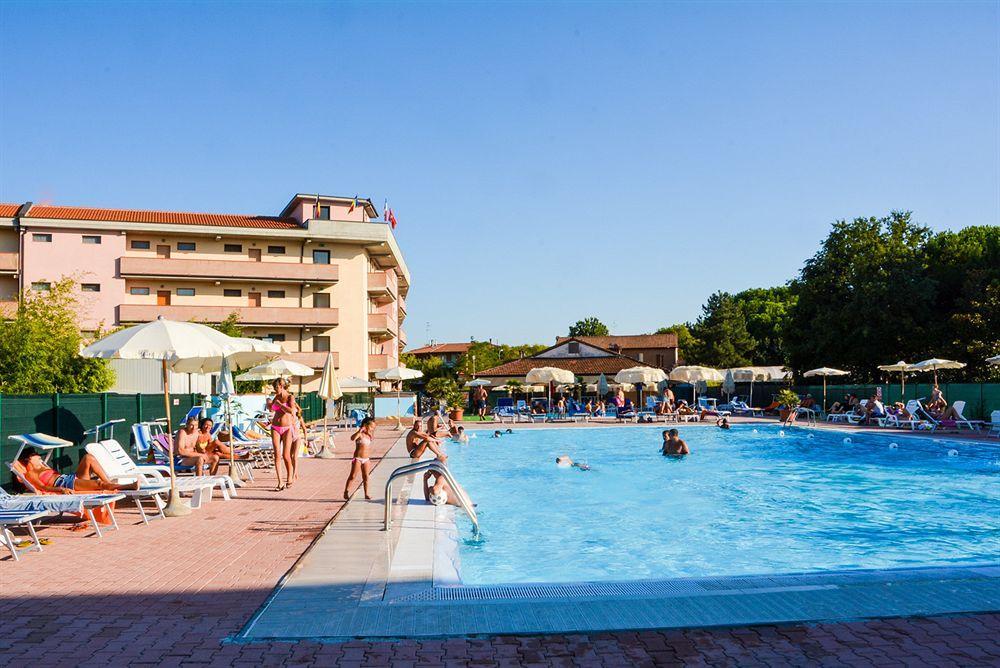 Aparthotel Costa Paradiso Lido Adriano Exterior foto