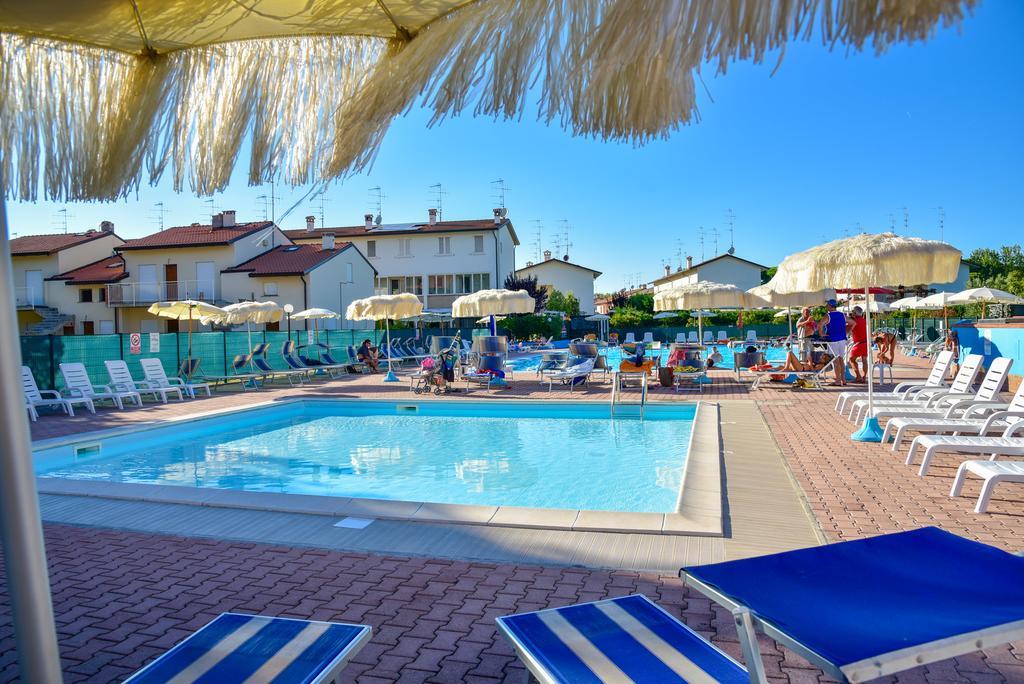 Aparthotel Costa Paradiso Lido Adriano Exterior foto