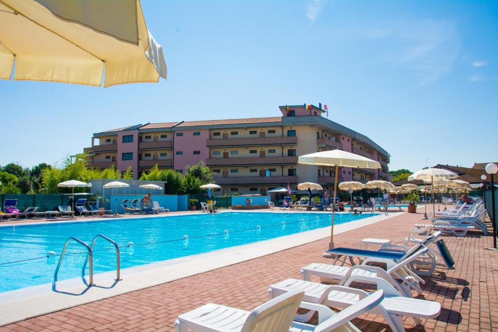 Aparthotel Costa Paradiso Lido Adriano Exterior foto