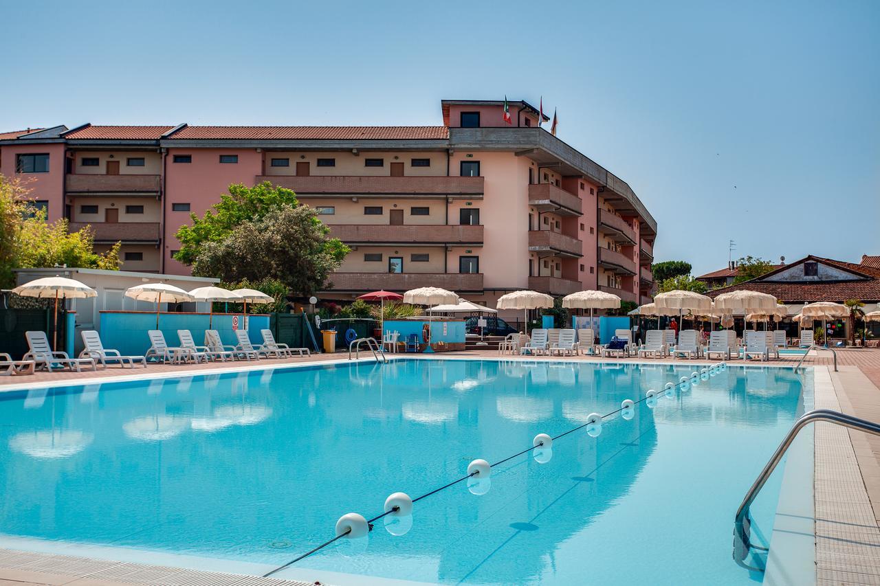 Aparthotel Costa Paradiso Lido Adriano Exterior foto