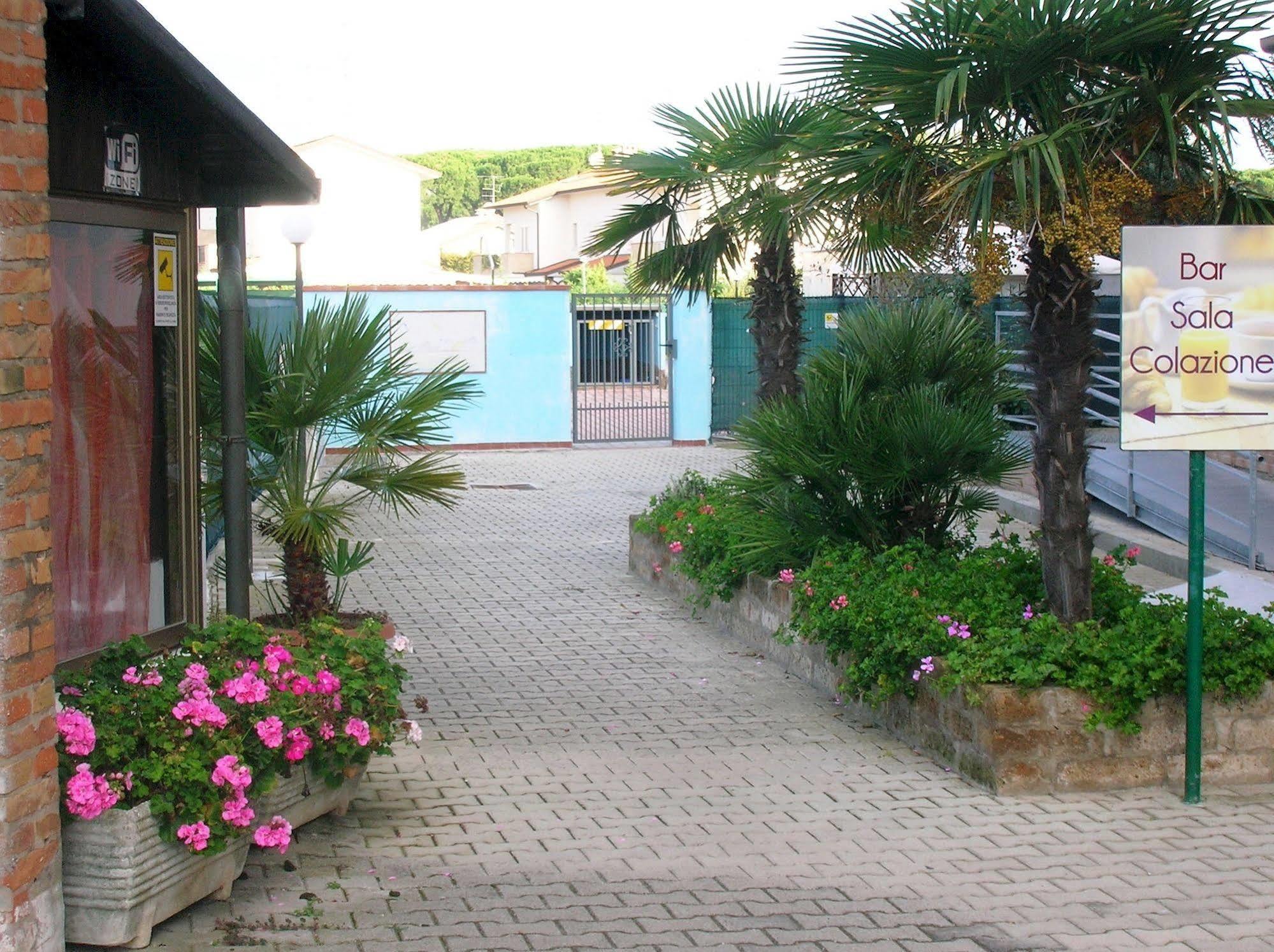 Aparthotel Costa Paradiso Lido Adriano Exterior foto