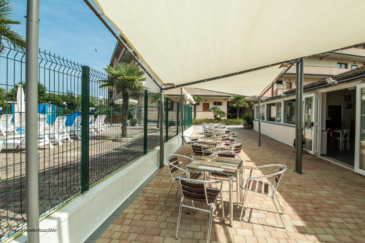 Aparthotel Costa Paradiso Lido Adriano Exterior foto