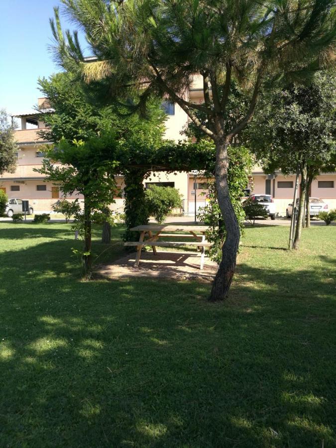 Aparthotel Costa Paradiso Lido Adriano Exterior foto